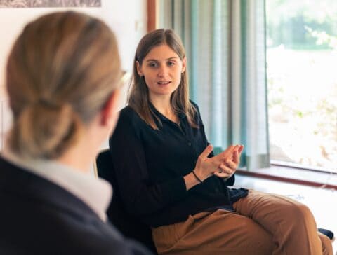 Female leader during Embodied coaching session with Gry