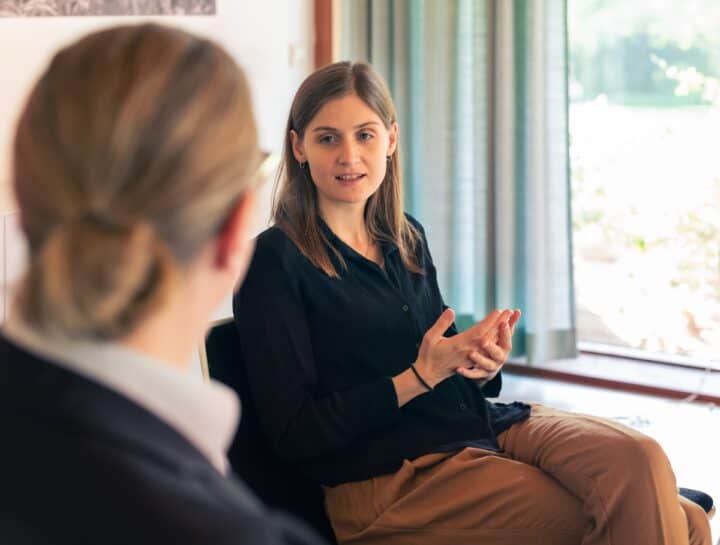 Female leader during Embodied coaching session with Gry
